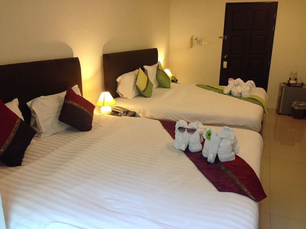 Only Blue Hotel Patong Esterno foto